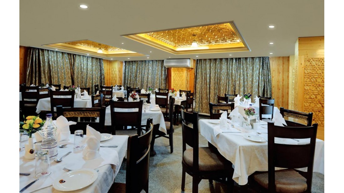 HOTEL ROYAL BATOO RESTAURENT